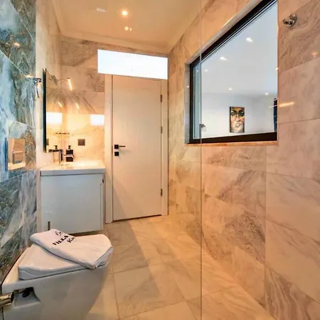 2 Bedroom Luxury With Private Pool In