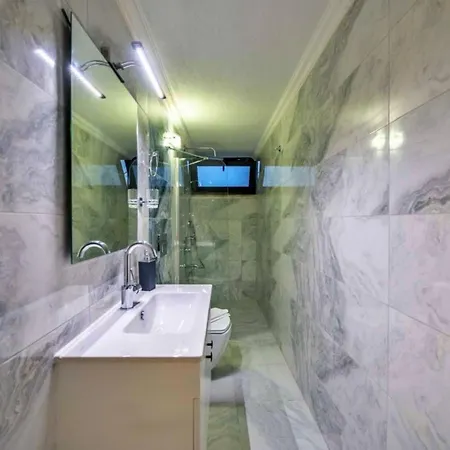 2 Bedroom Luxury With Private Pool In