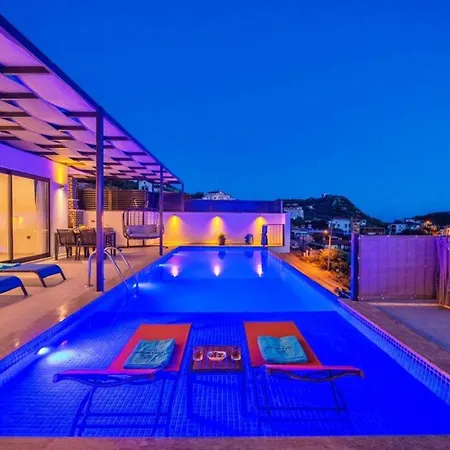 2 Bedroom Luxury With Private Pool In