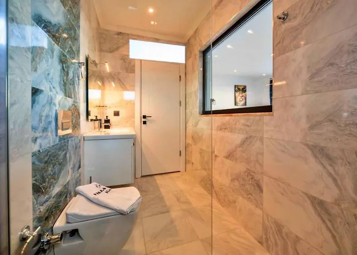 2 Bedroom Luxury With Private Pool In