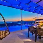 2 Bedroom Luxury With Private Pool In וילה קלקן