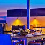 2 Bedroom Luxury With Private Pool In וילה *