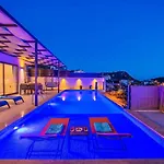 2 Bedroom Luxury With Private Pool In