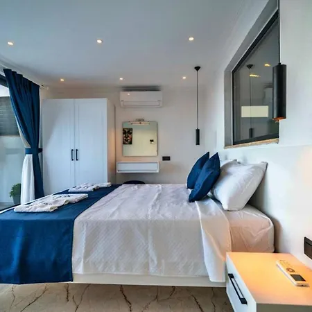 2 Bedroom Luxury With Private Pool In וילה *