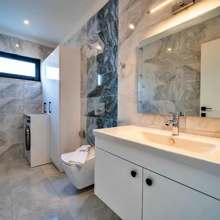 فيلة 2 Bedroom Luxury With Private Pool In كالكان
